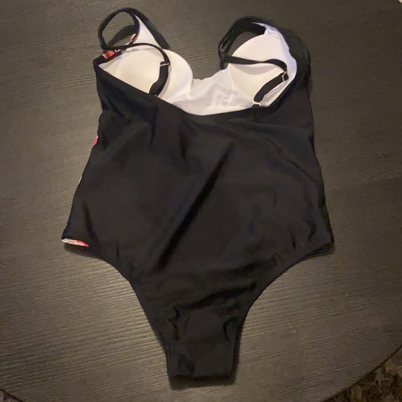 Medium Coverage One Pc Swimsuit Black Floral Multi - Picture 3 of 7